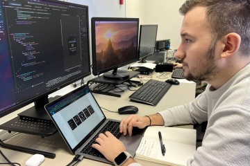 We connect development from the fields of electronics and apps